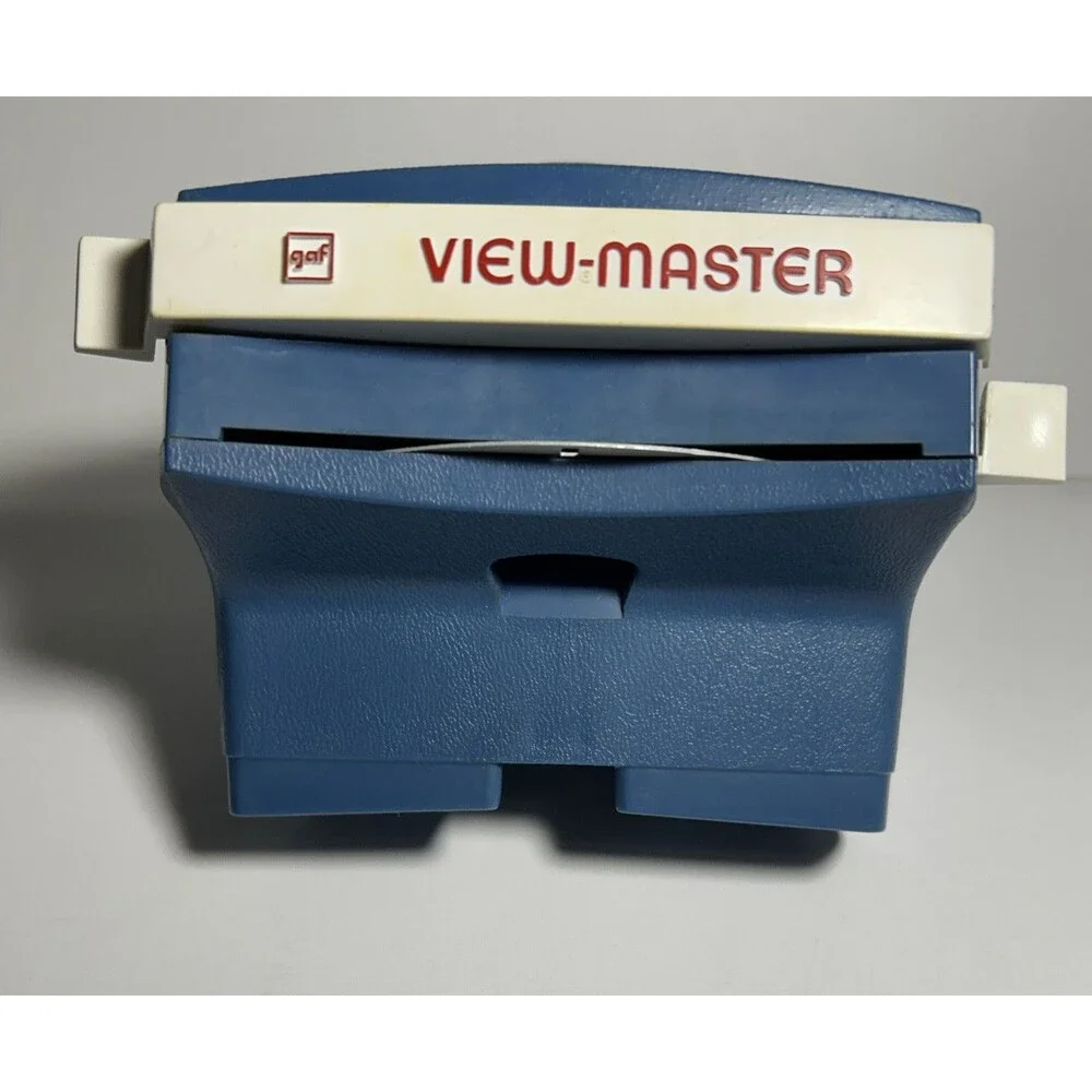 View Master Lighted Viewer model H Blue w/2 Discovery discs Batteries Included